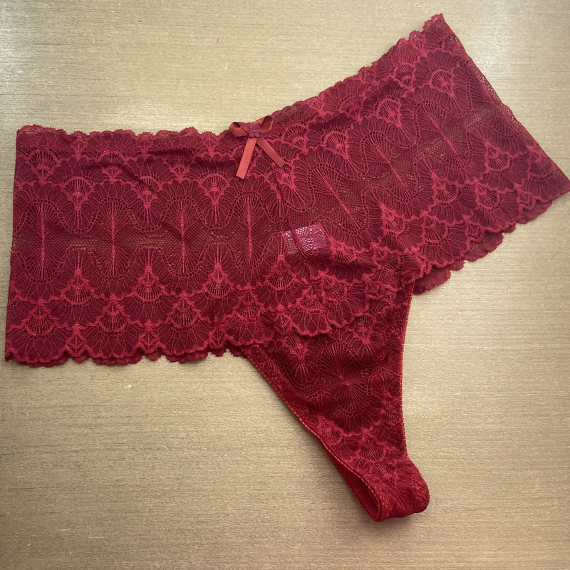 Calça Fio Rendada Plus Size